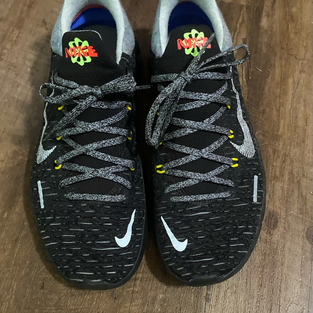 Nike size 11 gray condition/ great